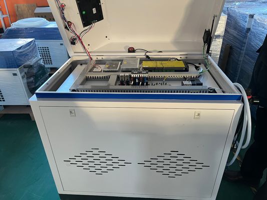 2024 Máquina de limpeza a laser de fibra portátil 1000W 1500W 2000W para remover eficientemente a ferrugem das superfícies metálicas