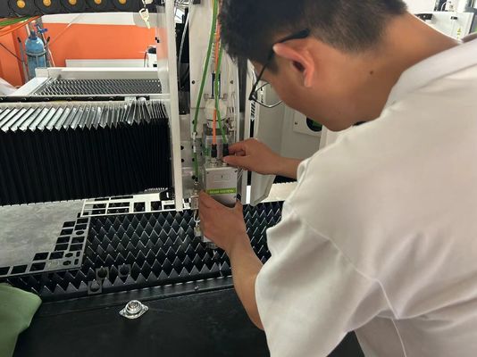 Software de controlo CYPCUT Máquina de corte a laser de aço inoxidável usada para lojas de materiais de construção e servomotor Delta