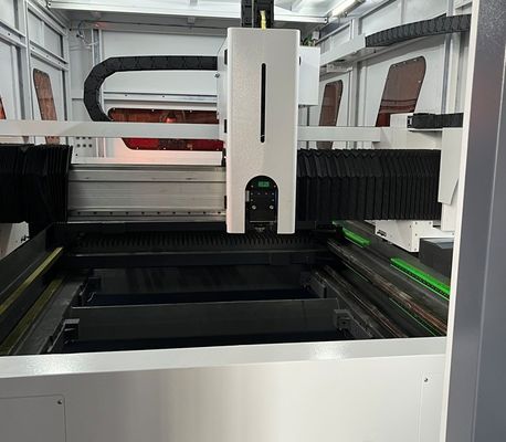 YYC-Taiwan Rack de engrenagens refrigeração por água Máquina de corte a laser de fibra CNC 3015 1000w 3kw 6kw para corte a laser de aço inoxidável
