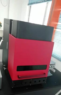 MAX Laser Source 3D Enclosed Type CNC Marking Engraving Cutting Machine for Gold Silver Metals in 110*110mm Marking Area (Machina de corte de gravação de marcação CNC de tipo fechado para metais de ouro e prata na área de marcação de 110*110mm)