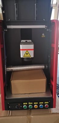 Máquina de Marcação a Laser de Fibra Rotativa de Foco Automático 20w 30w para Joalharia Gabinete Fechado Material Aplicável Metal e Não Metal
